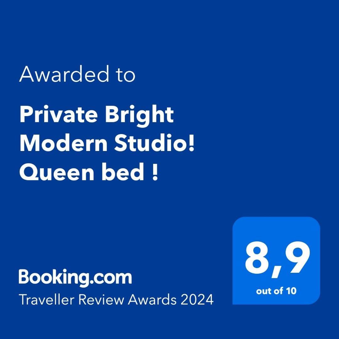 Private Bright Modern Studio! Queen Bed ! Вікторія Екстер'єр фото