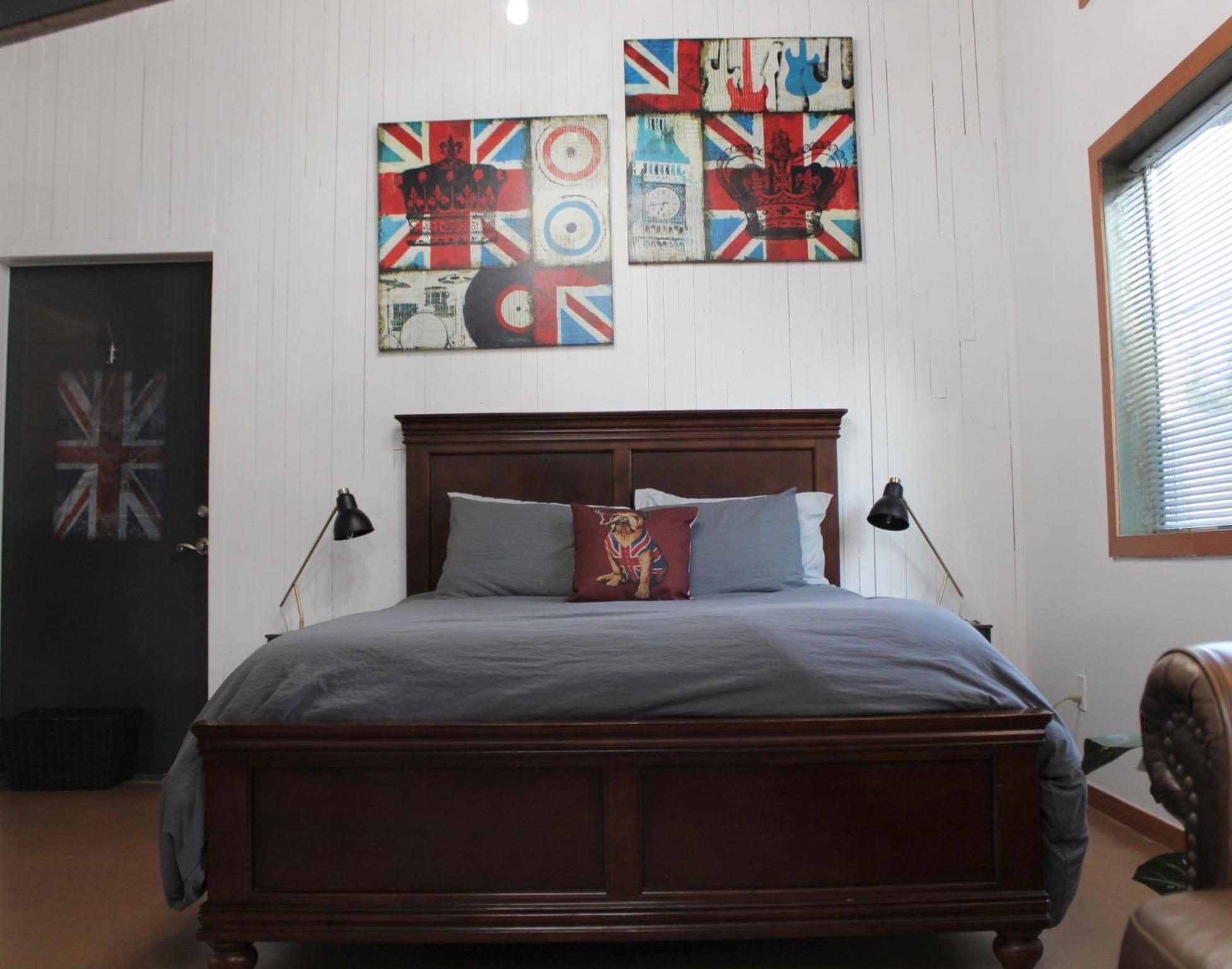Private Bright Modern Studio! Queen Bed ! Вікторія Екстер'єр фото