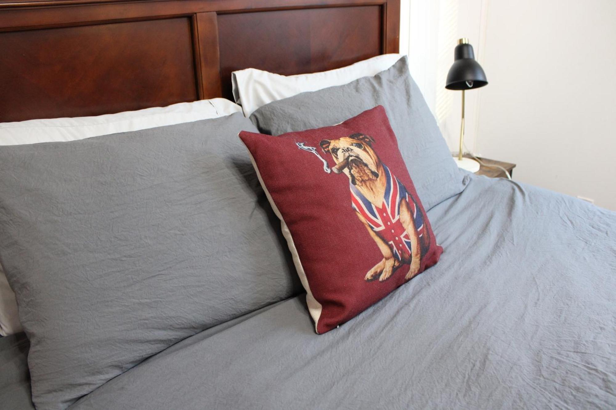 Private Bright Modern Studio! Queen Bed ! Вікторія Екстер'єр фото